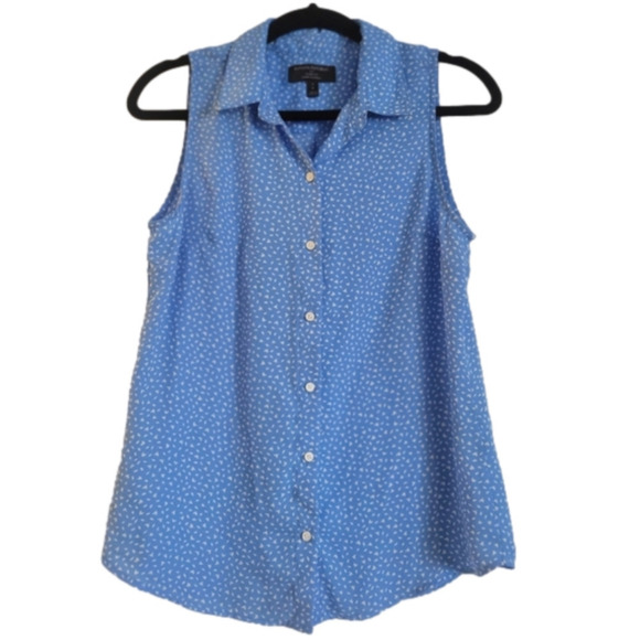 Banana Republic Tops - 💥2 for $15💥 Banana Republic Blue and White Leaf Print Sleeveless Button Up